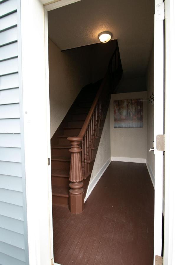 Spacious Rustic Downtown Market St 1 Bedroom Apt, Sleeps Up To 5, Steps To Honeywell & Eagles Theatre Wabash Eksteriør billede