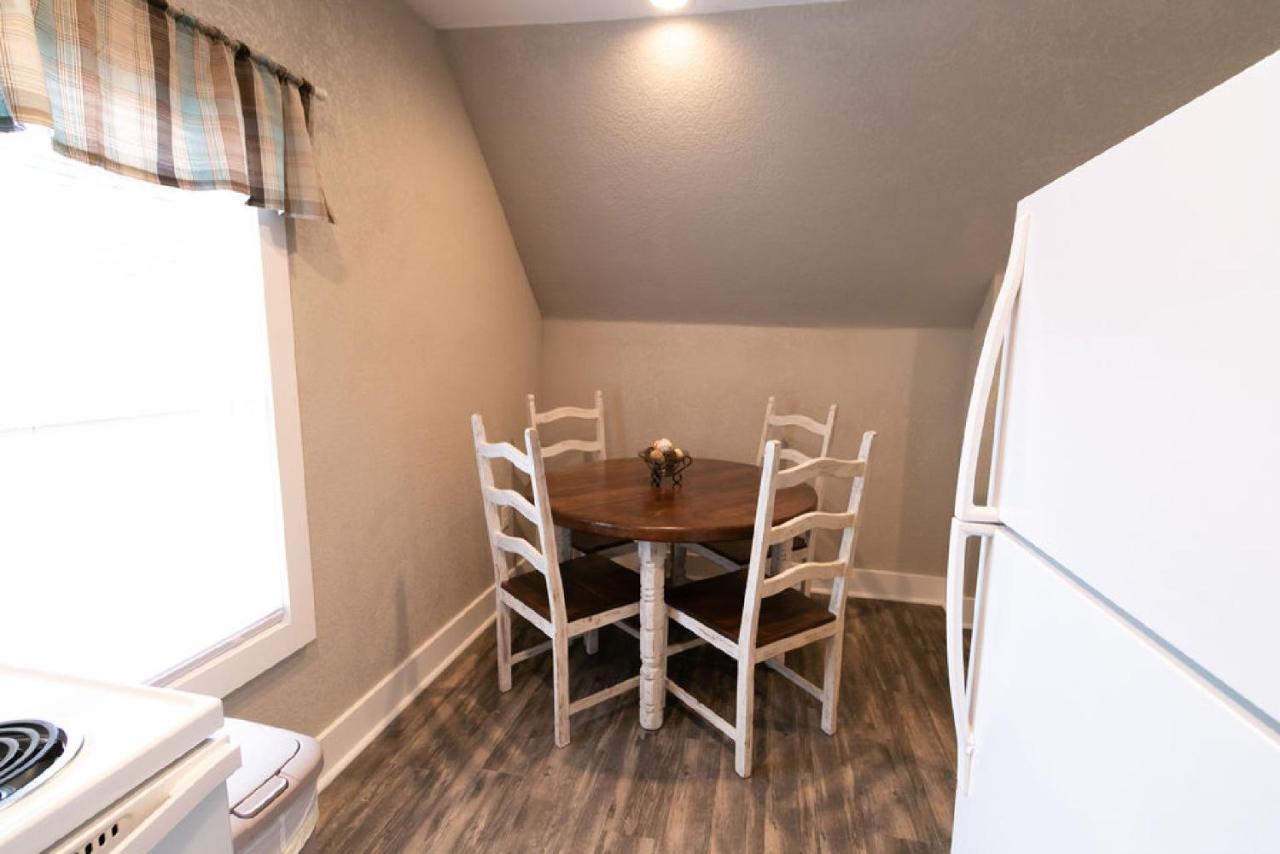 Spacious Rustic Downtown Market St 1 Bedroom Apt, Sleeps Up To 5, Steps To Honeywell & Eagles Theatre Wabash Eksteriør billede
