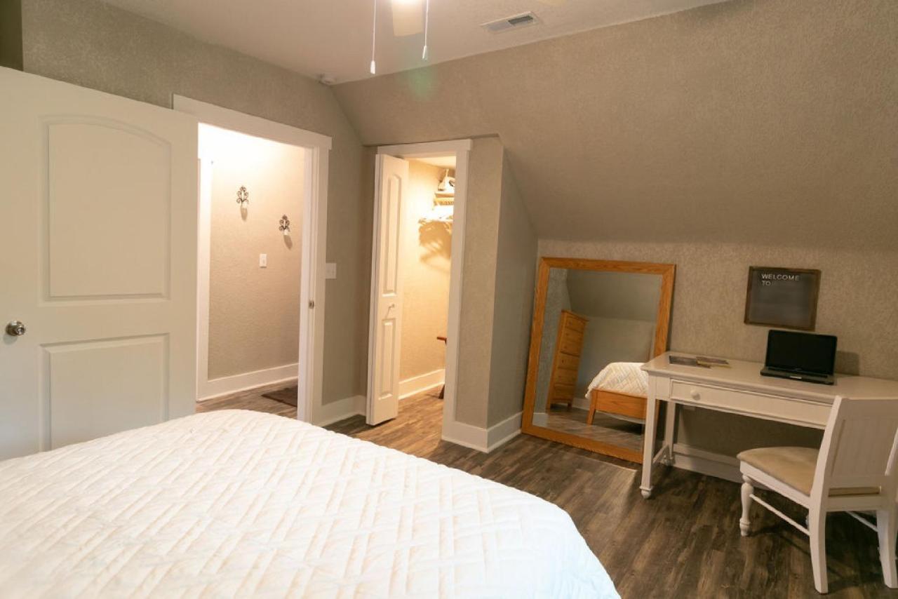 Spacious Rustic Downtown Market St 1 Bedroom Apt, Sleeps Up To 5, Steps To Honeywell & Eagles Theatre Wabash Eksteriør billede
