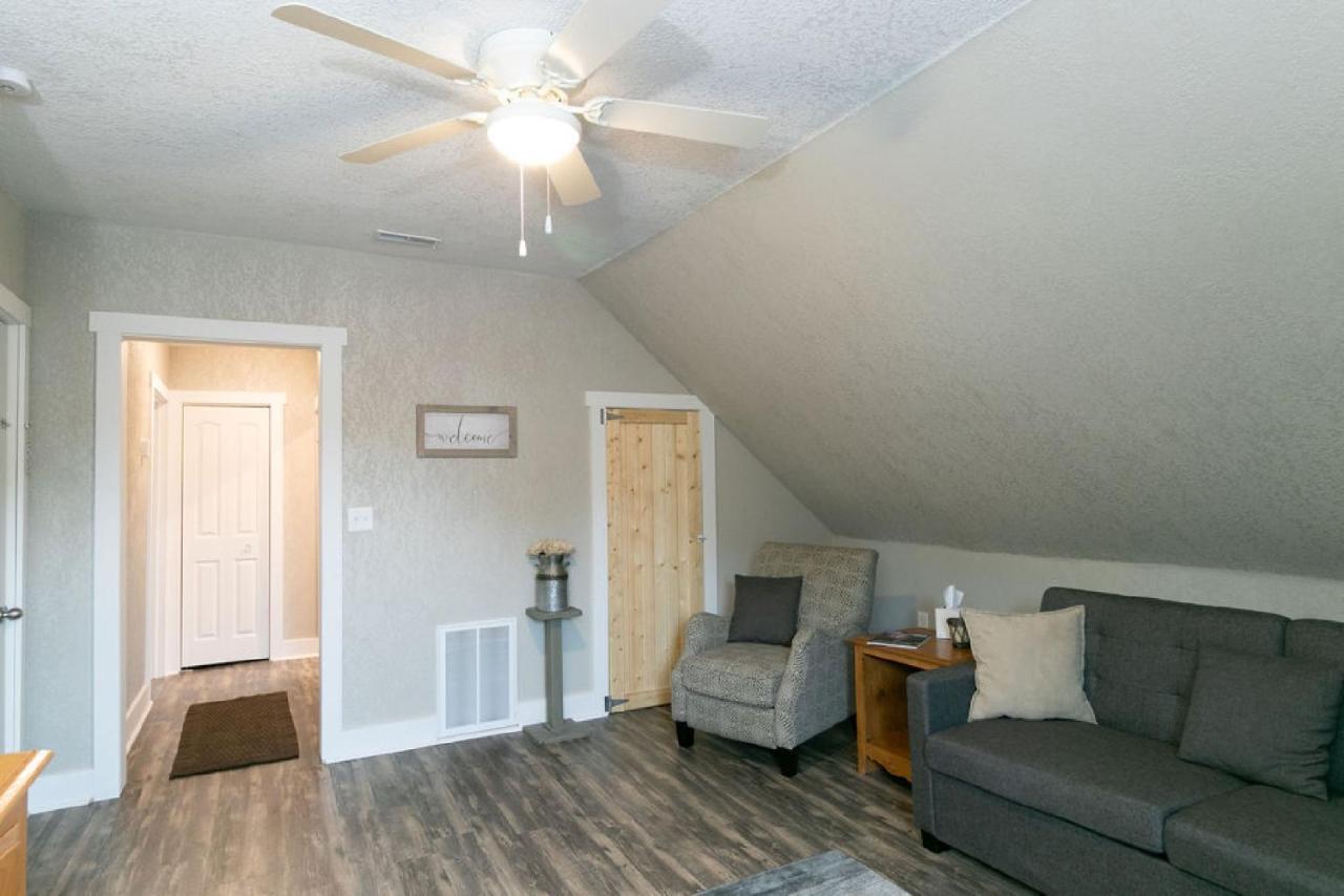 Spacious Rustic Downtown Market St 1 Bedroom Apt, Sleeps Up To 5, Steps To Honeywell & Eagles Theatre Wabash Eksteriør billede