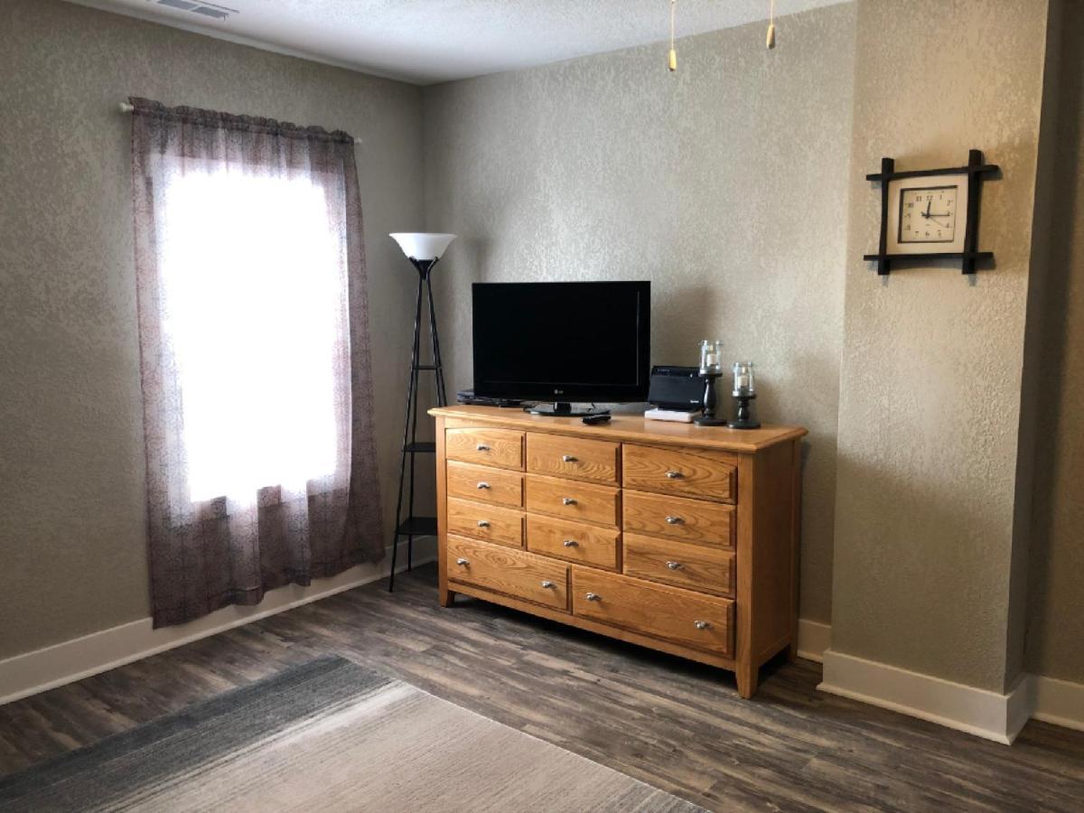 Spacious Rustic Downtown Market St 1 Bedroom Apt, Sleeps Up To 5, Steps To Honeywell & Eagles Theatre Wabash Eksteriør billede
