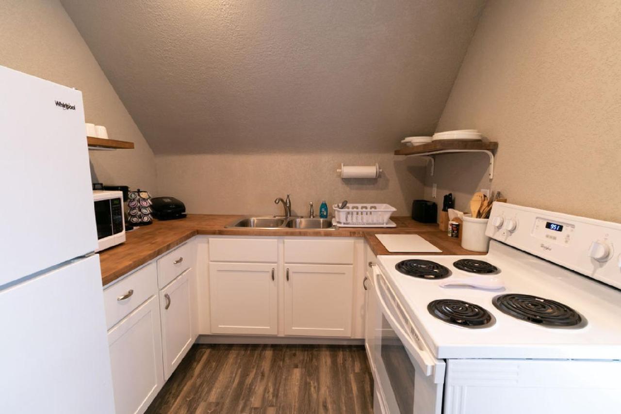 Spacious Rustic Downtown Market St 1 Bedroom Apt, Sleeps Up To 5, Steps To Honeywell & Eagles Theatre Wabash Eksteriør billede