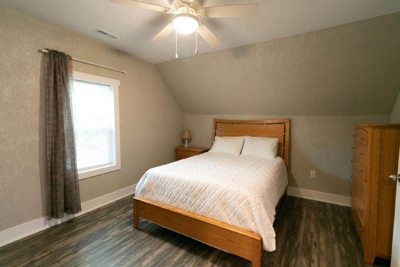 Spacious Rustic Downtown Market St 1 Bedroom Apt, Sleeps Up To 5, Steps To Honeywell & Eagles Theatre Wabash Eksteriør billede