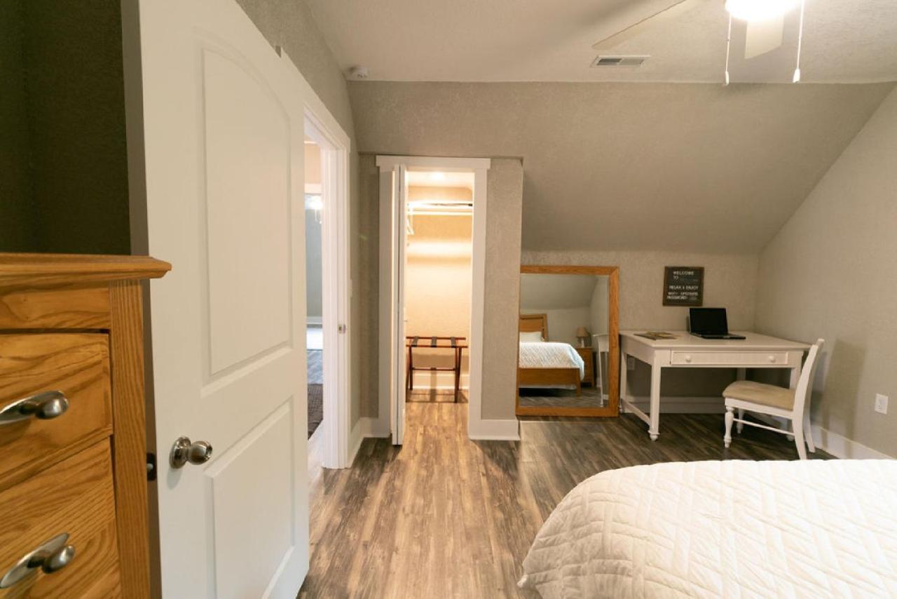 Spacious Rustic Downtown Market St 1 Bedroom Apt, Sleeps Up To 5, Steps To Honeywell & Eagles Theatre Wabash Eksteriør billede