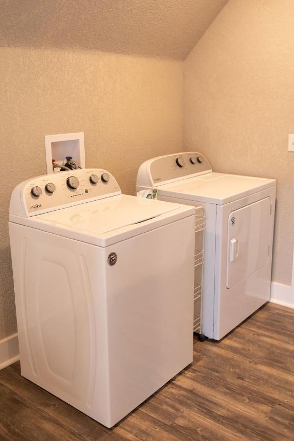 Spacious Rustic Downtown Market St 1 Bedroom Apt, Sleeps Up To 5, Steps To Honeywell & Eagles Theatre Wabash Eksteriør billede
